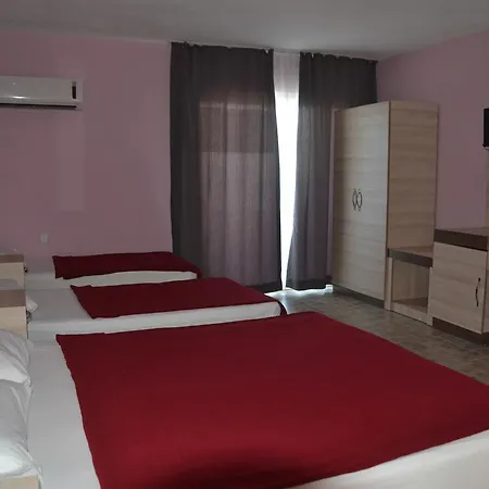 Antik Beach Homestay *